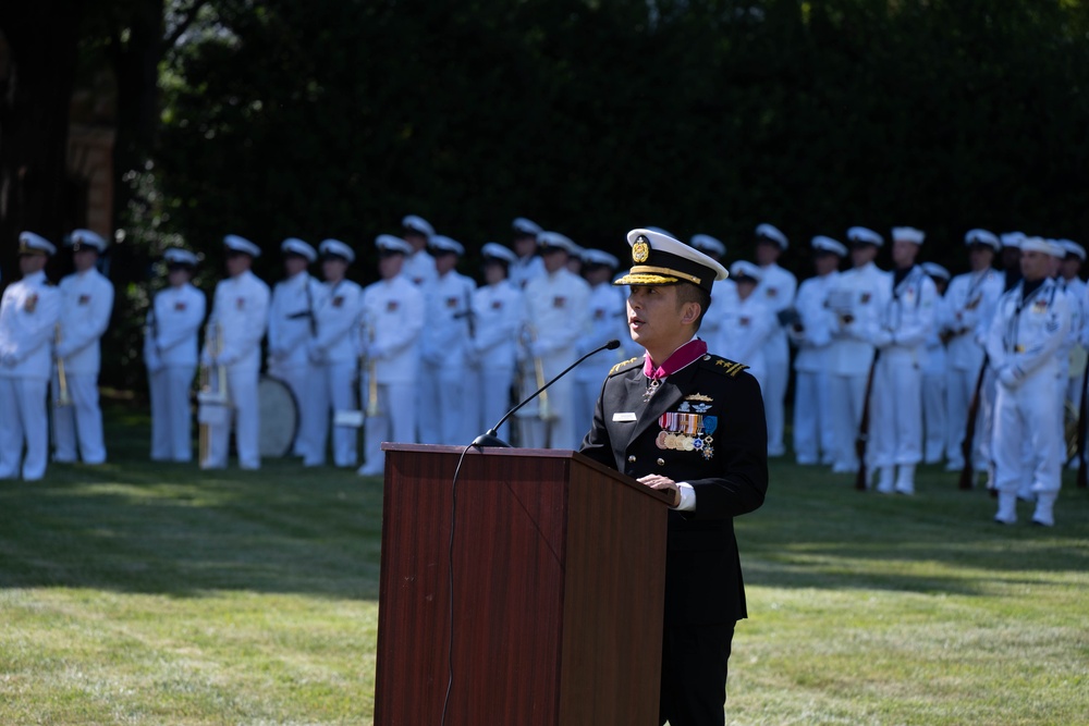 CNO Hosts Singapore’s Chief of Defense at Washington Navy Yard