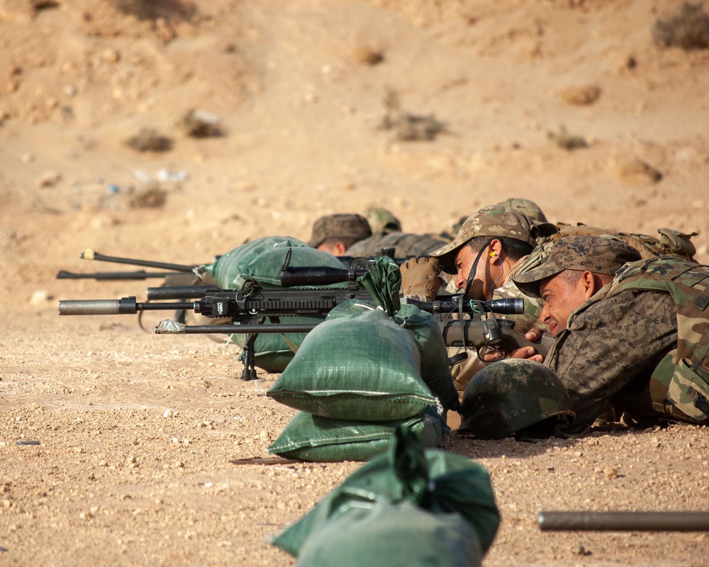 Tunisian Soldiers Conduct Joint Weapons Proficiency Training