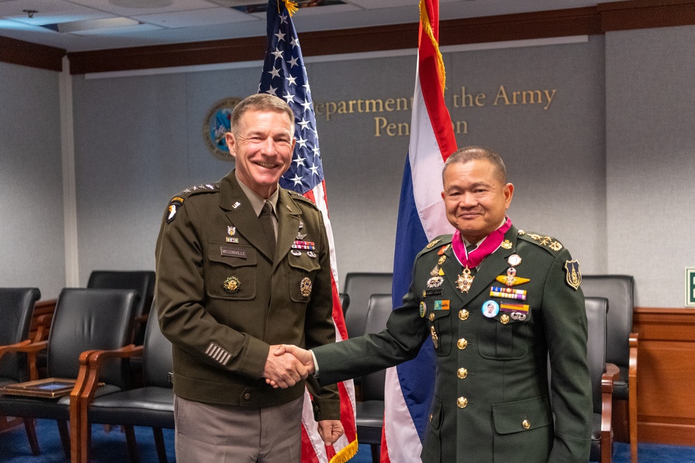 General Narongpan, Chief of Army, Royal Thai Army visits the Pentagon