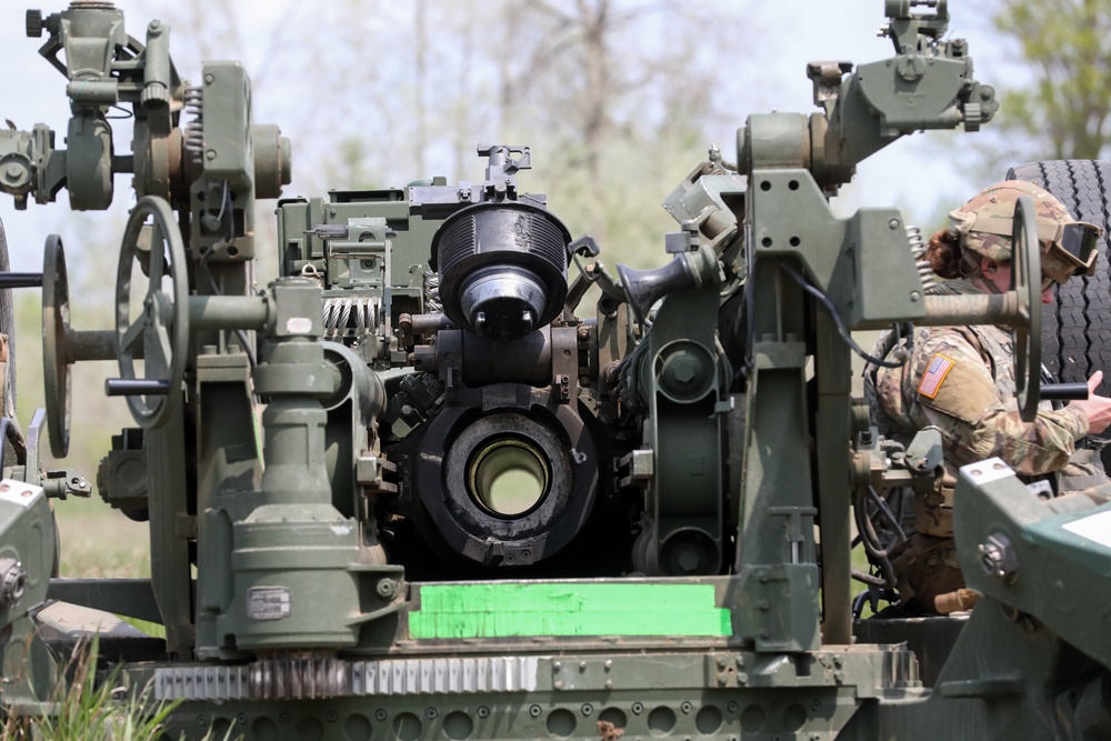 Field Artillery Sling-load M777 Howitzers with Minnesota Aviators at Camp Ripley