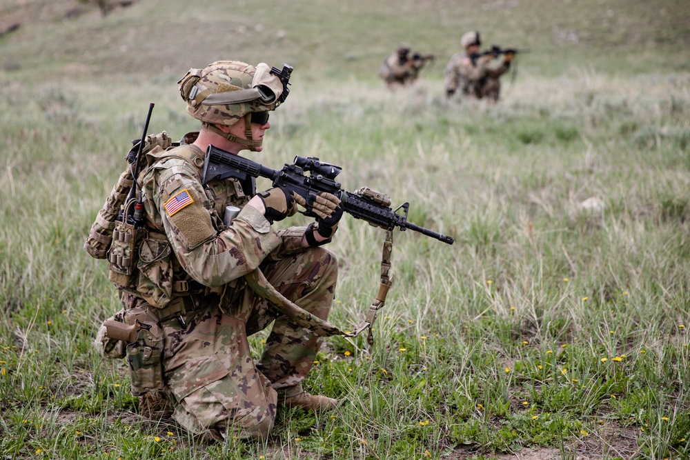 Iowa infantryman conducts squad live-fire exercise at Camp Guernsey