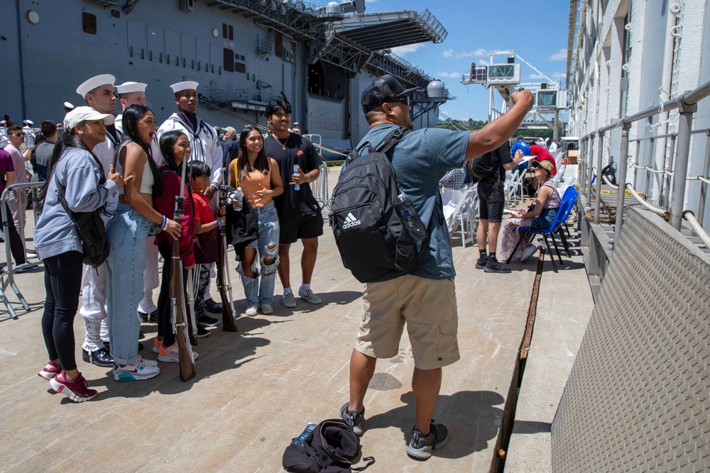 Navy Ceremonial Guard Performs for Wasp