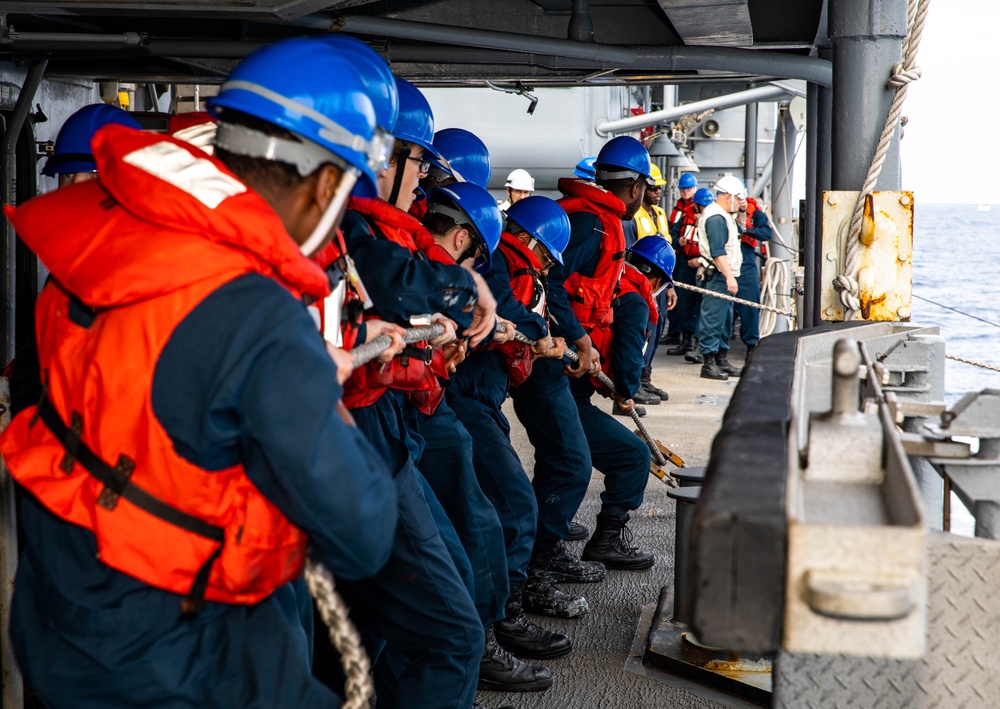 USS Robert Smalls (CG 62) Conducts RAS with USNS Tippecanoe (T-AO-199)