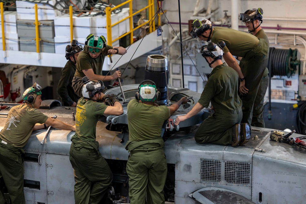 26th MEU Marines conduct CH-53E maintenance aboard USS Bataan