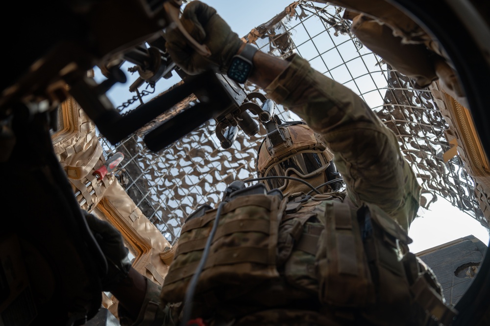 Syrian Free Army conduct training near al-Tanf Garrison