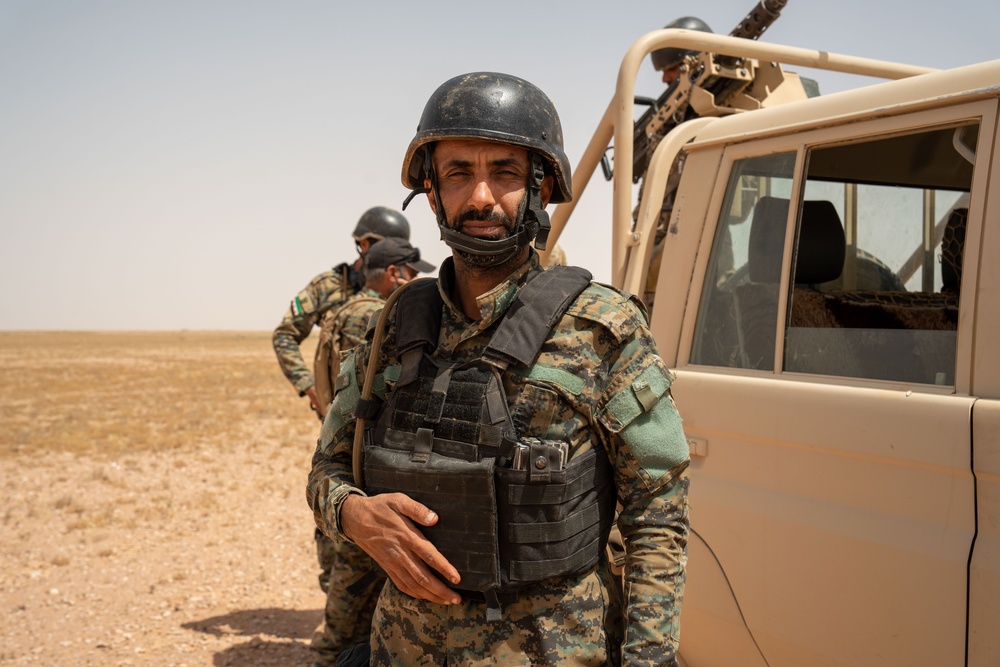 Syrian Free Army conduct training near al-Tanf Garrison