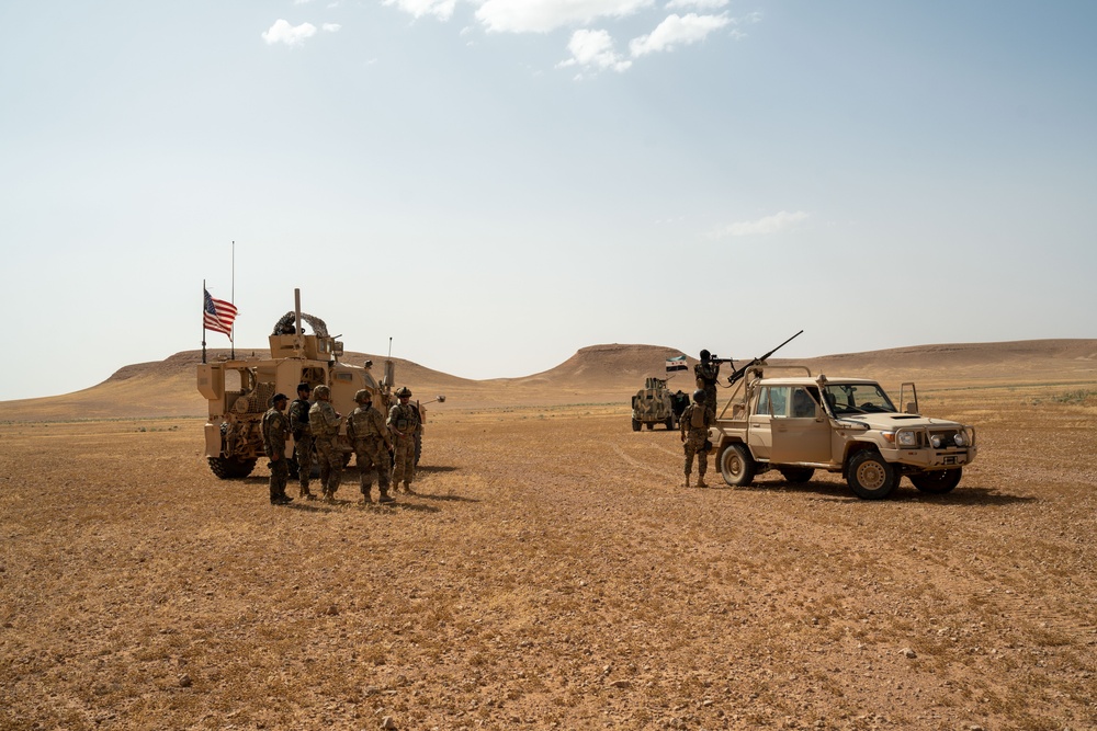 Syrian Free Army conduct training near al-Tanf Garrison