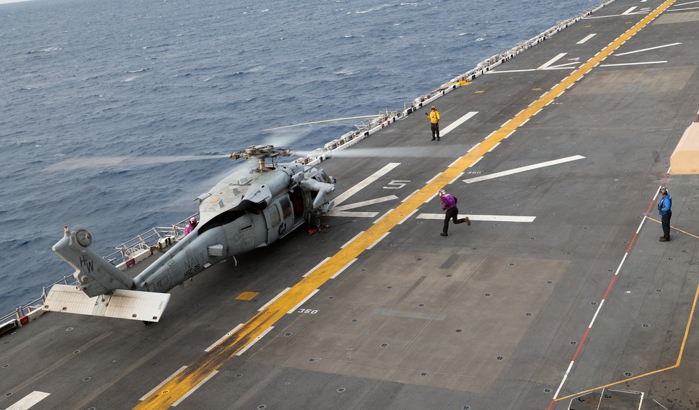 Refuel MH-60S Sea Hawk