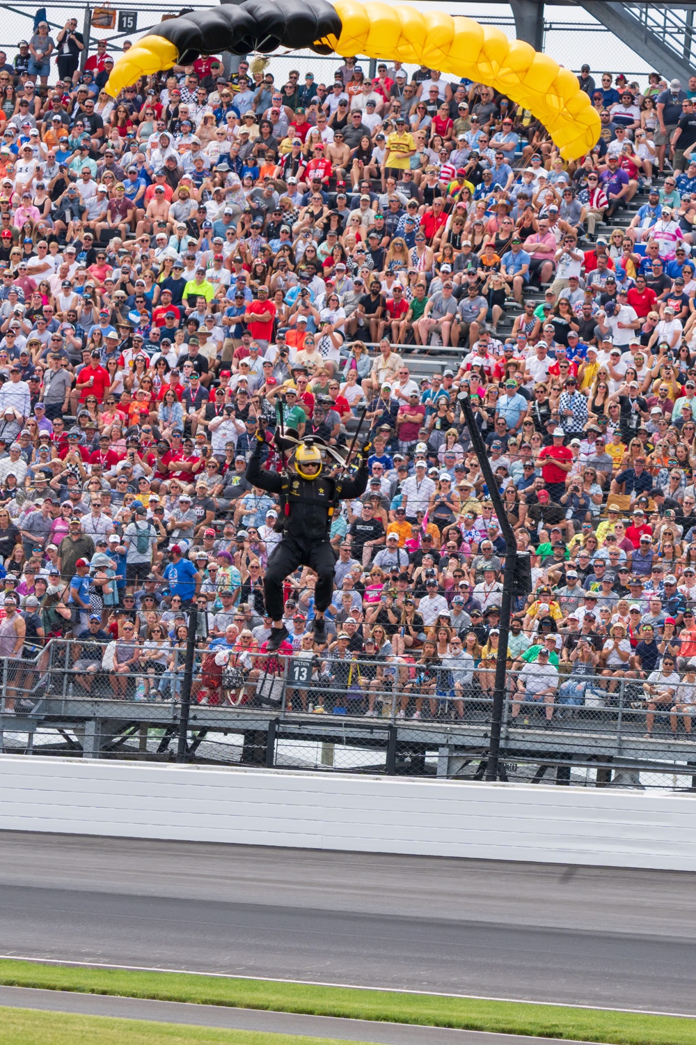 Army Golden Knights make parachute jump for Indy 500