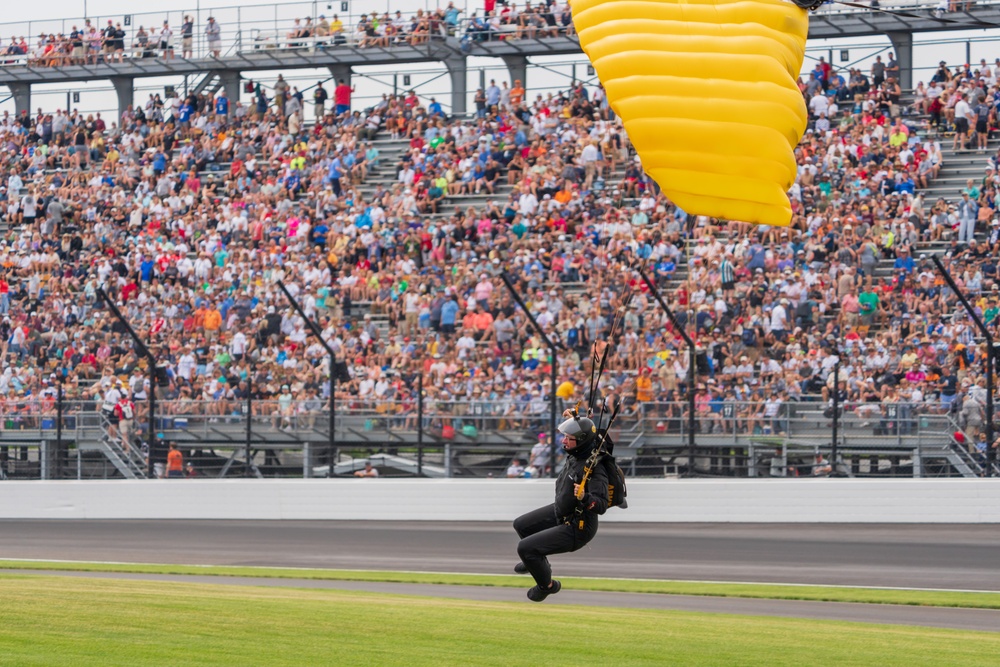 Army Golden Knights make parachute jump for Indy 500