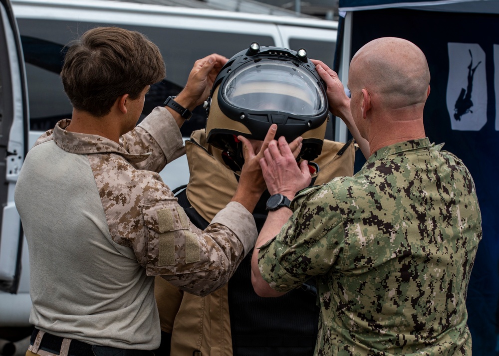 EODMU 1 interact with locals during the Los Angeles Navy fleet week