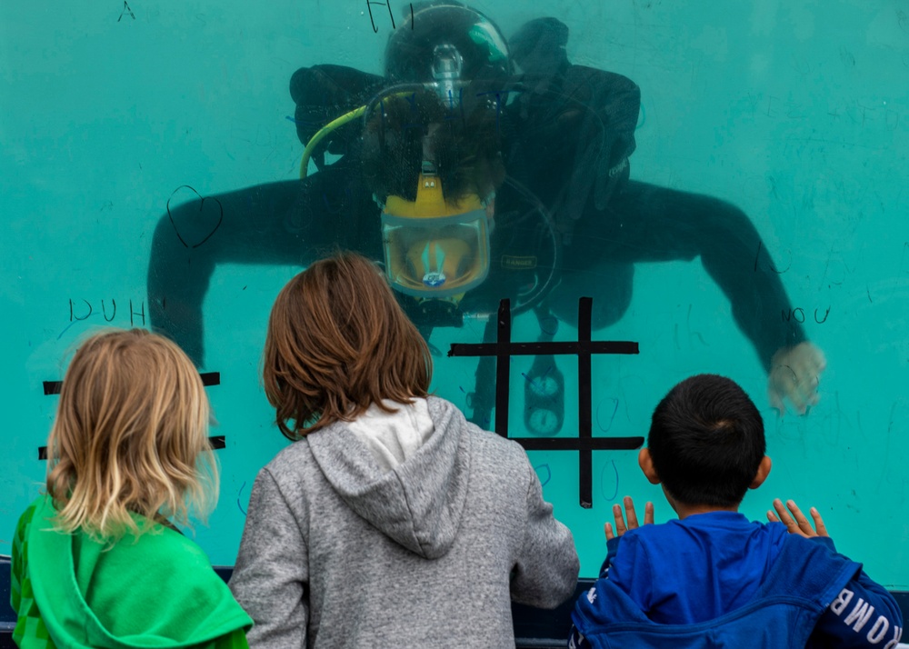 EODMU 1 conduct a dive demonstration at the Los Angeles Navy fleet week