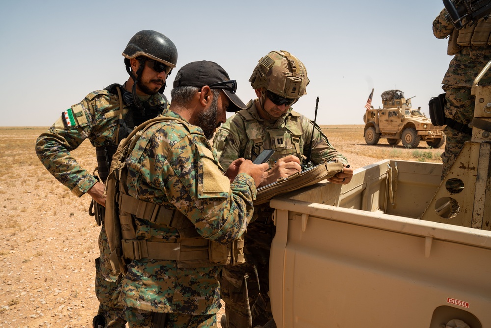 Syrian Free Army conduct training near al-Tanf Garrison