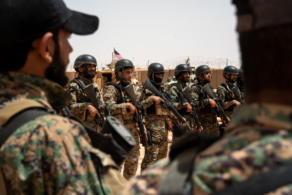 Syrian Free Army conduct training near al-Tanf Garrison