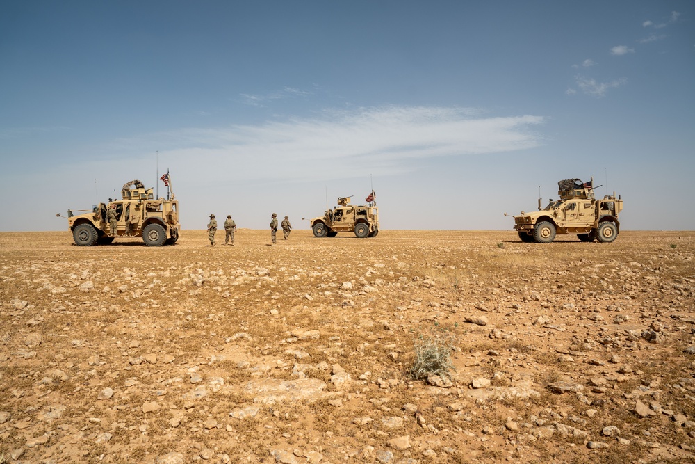 Syrian Free Army conduct training near al-Tanf Garrison