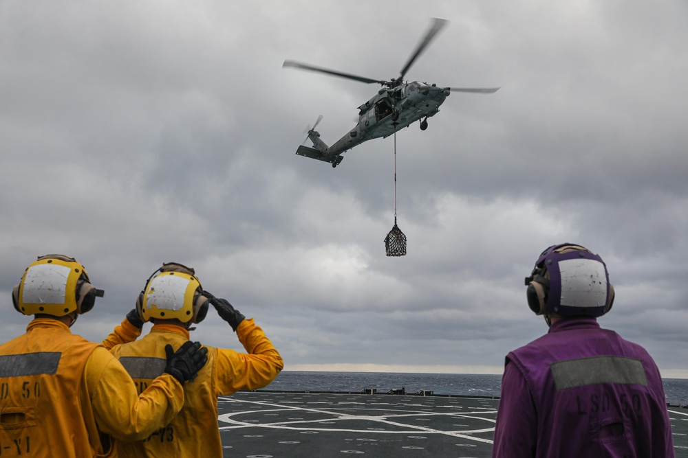 USS Carter Hall Conducts VERTREP