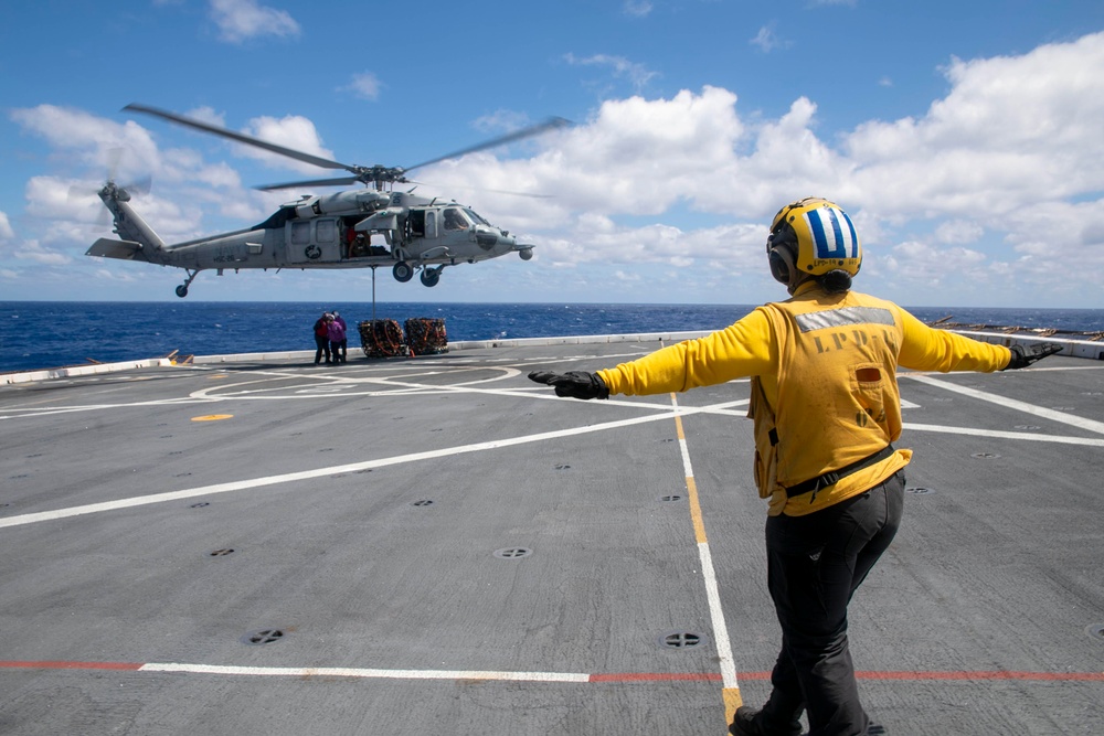 USS Mesa Verde Conducts VERTREP with USNS Patuxent