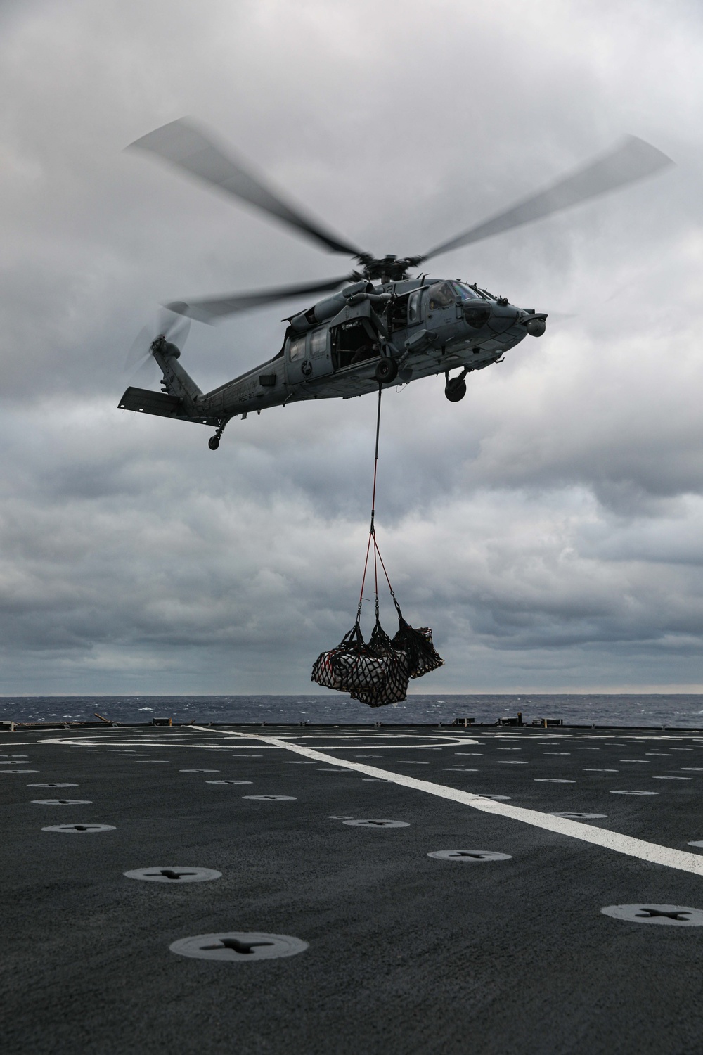 USS Carter Hall Conducts VERTREP