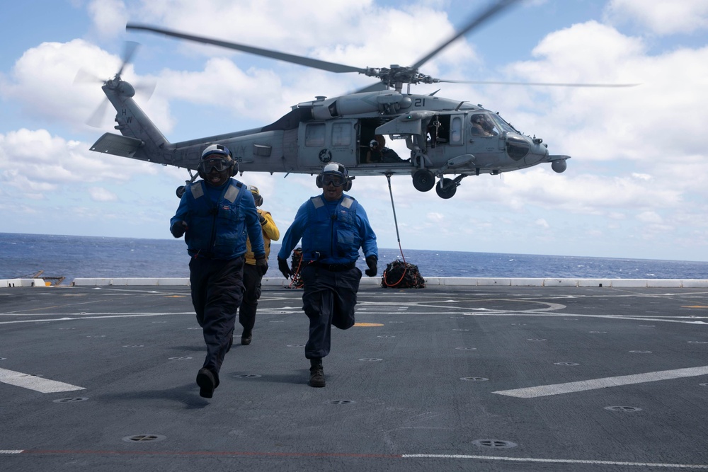 USS Mesa Verde Conducts VERTREP with USNS Patuxent