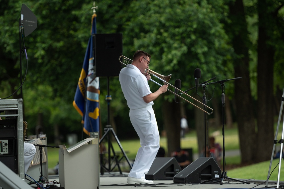 U.S. Navy Band Commodores present a Memorial Day concert