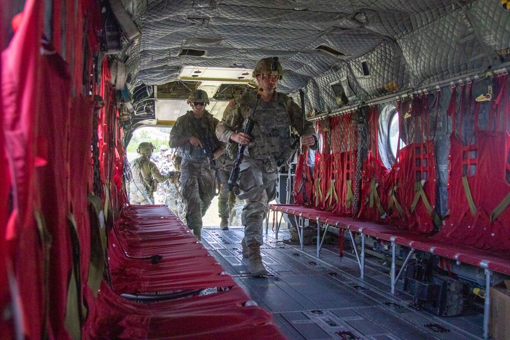 3rd Combat Aviation Brigade Conducts Air Lifts During Immediate Resolve 23