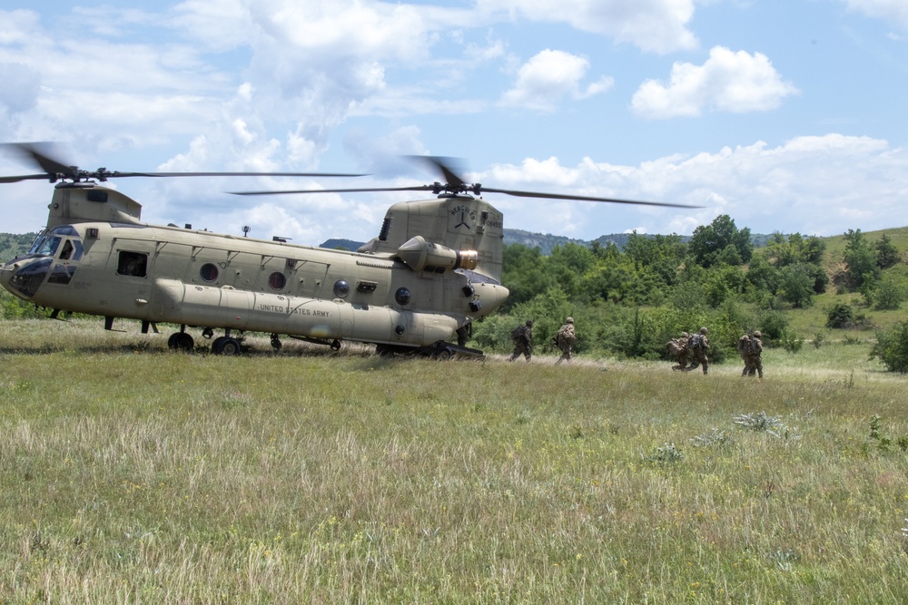 3rd Combat Aviation Brigade Conducts Air Lifts During Immediate Resolve 23