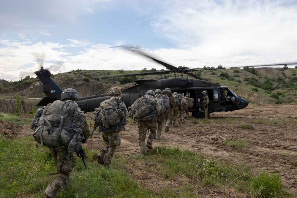 3rd Combat Aviation Brigade Conducts Aerial Gunnery During Immediate Response 23