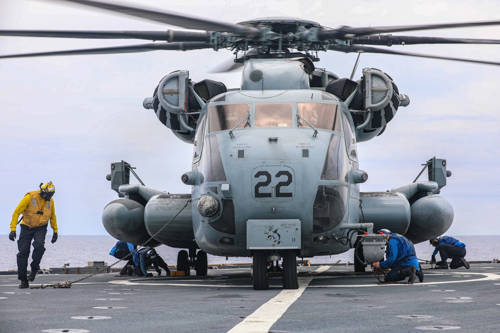 USS Carter Hall Conducts Flight Quarters