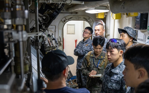 MDSU, ROKN Participate In SALVEX