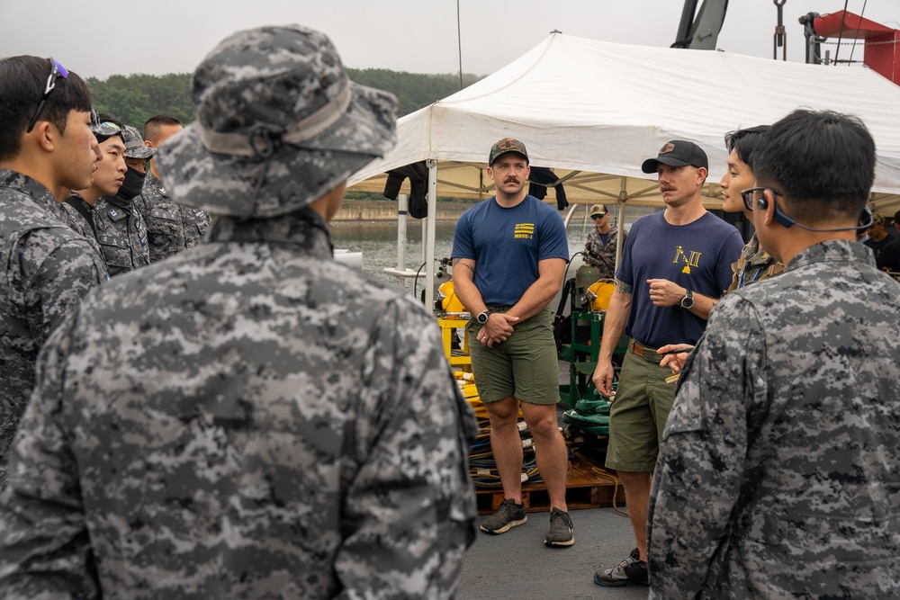 MDSU, ROKN Participate In SALVEX