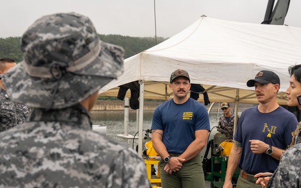 MDSU, ROKN Participate In SALVEX