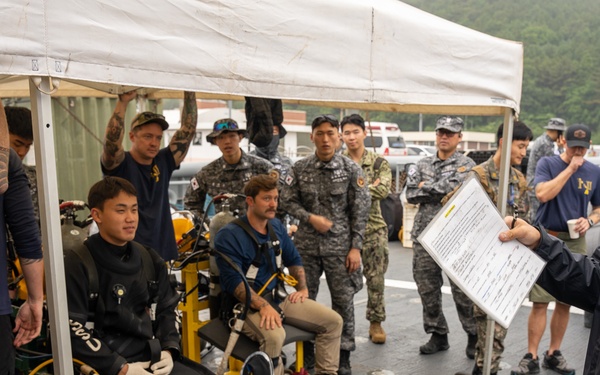 MDSU, ROKN Participate In SALVEX