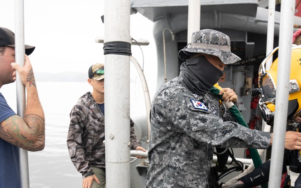 MDSU, ROKN Participate In SALVEX