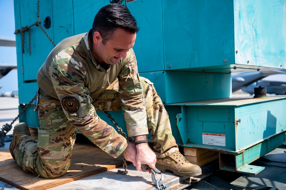 Rogue delivers cargo and personnel to Somalia