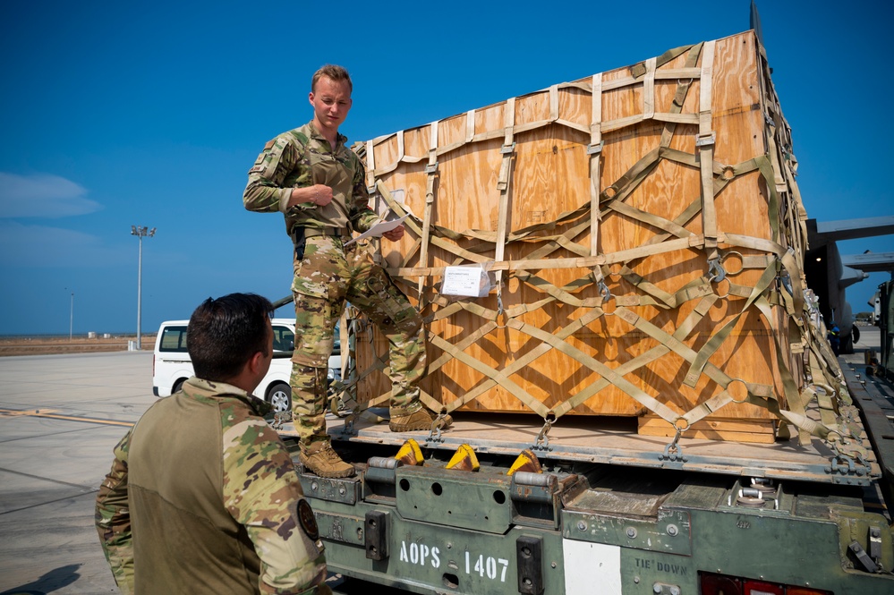 Rogue delivers cargo and personnel to Somalia