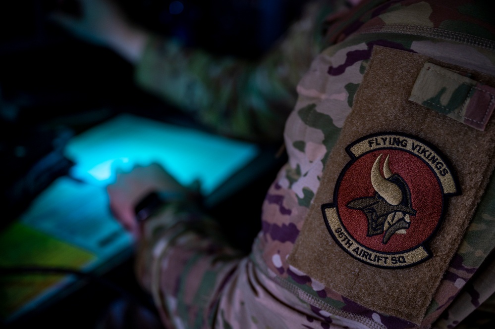 Rogue delivers cargo and personnel to Somalia