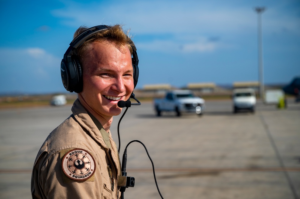 Rogue delivers cargo and personnel to Somalia