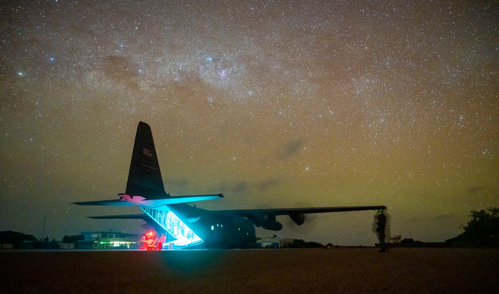 Rogue delivers cargo and personnel to Somalia
