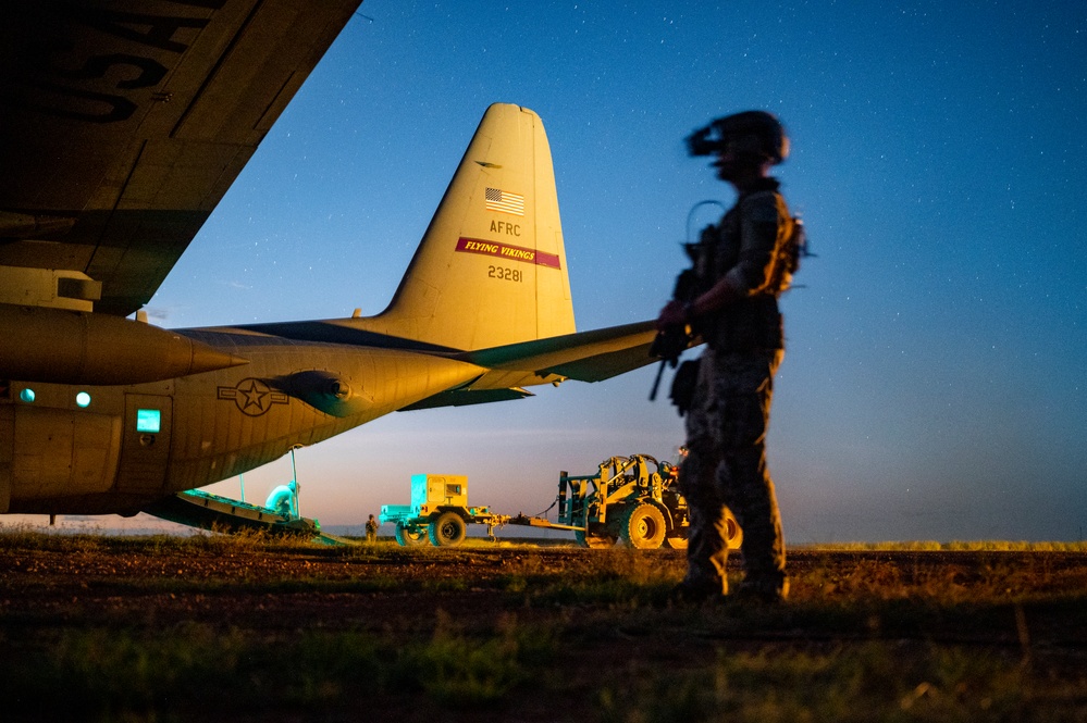 Rogue delivers cargo and personnel to Somalia