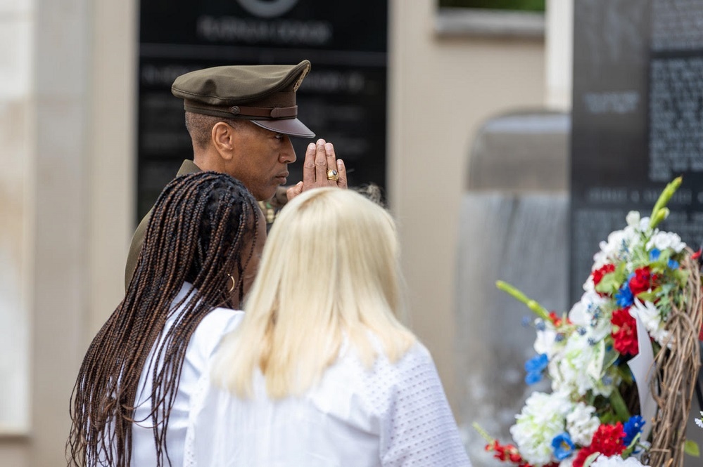 Gen. Hamilton lays the Gold Star Mothers wreath
