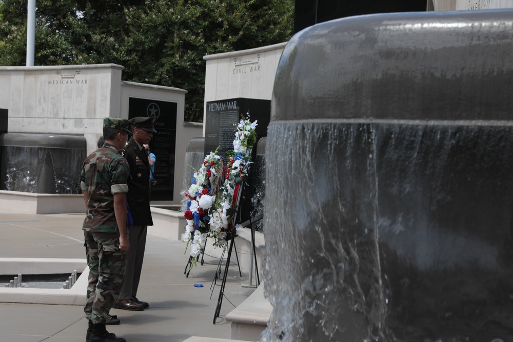 Gen. Hamilton lays the Gold Star Mothers wreath