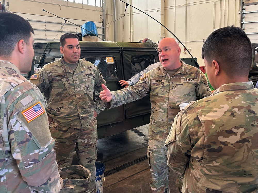 88th Readiness Division Commander visits Illinois Maintenance Facility, Recognizes Soldiers