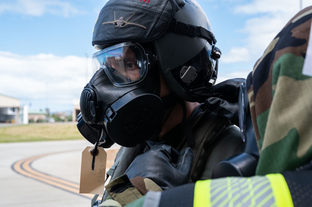 Little Rock Airmen test next generation gas mask > 18th Air Force