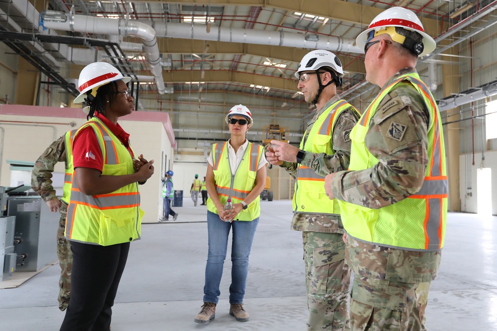 Lt. Gen. Spellmon discussing USACE program in Qatar