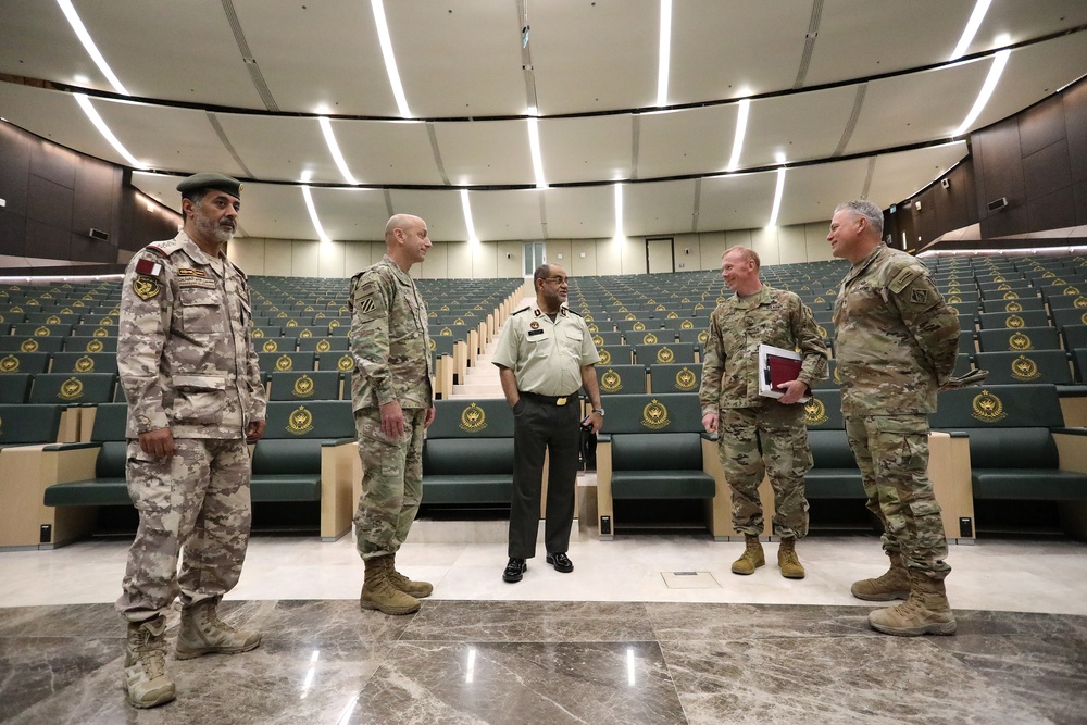 Chief of Engineers meets with Emiri Air Defense Forces in Qatar