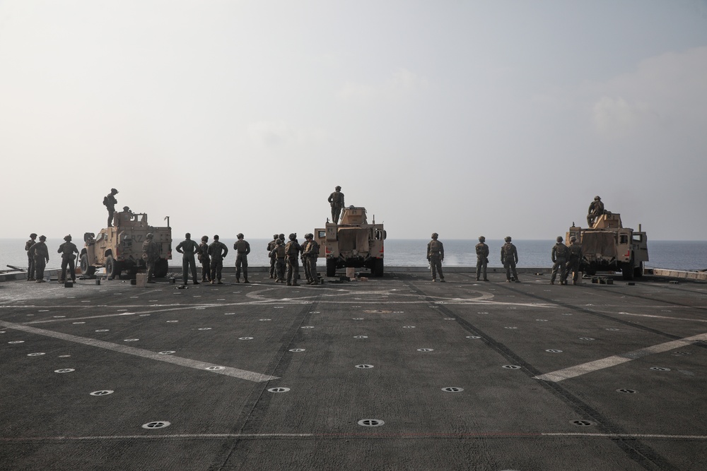 13th MEU Conducts a Vehicle Deck Shoot Aboard the JPM (LPD-26)