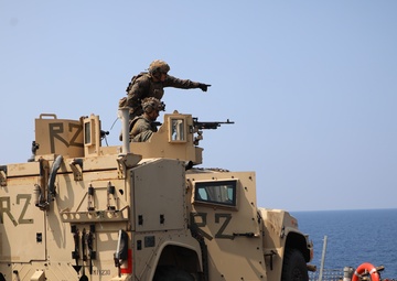 13th MEU Conducts a Vehicle Deck Shoot Aboard the JPM (LPD-26)
