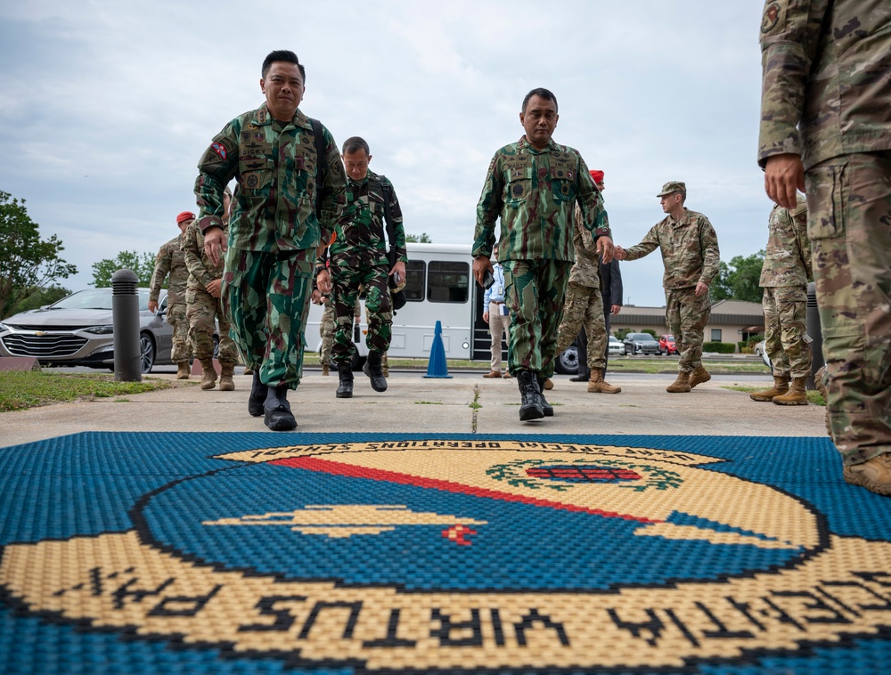 Indonesian Kopasgat Leadership Visits AFSOC