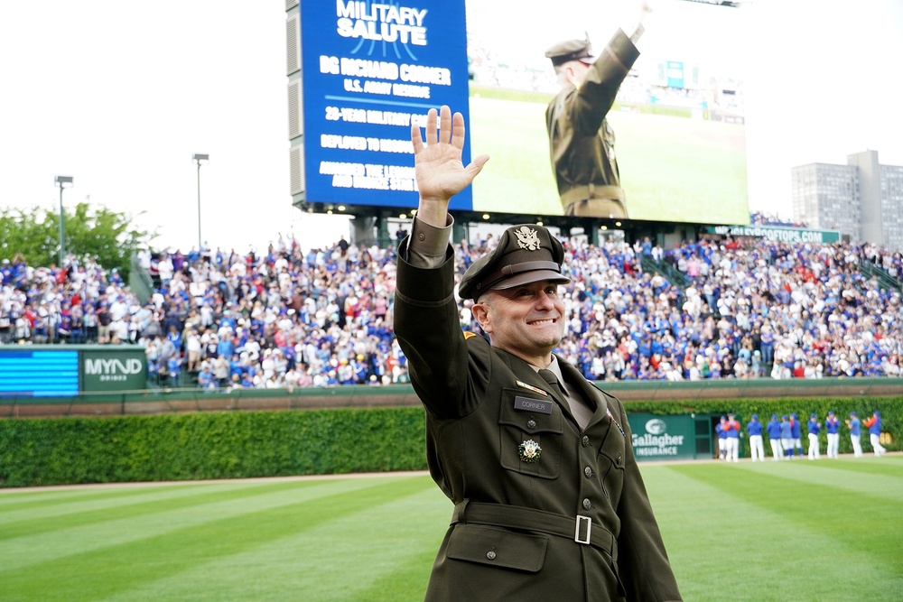 DVIDS - Images - Cincinnati Reds baseball team recognize military