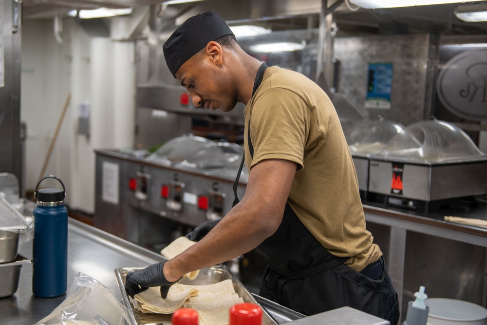 USS Ronald Reagan (CVN 76) Sailors prepare food